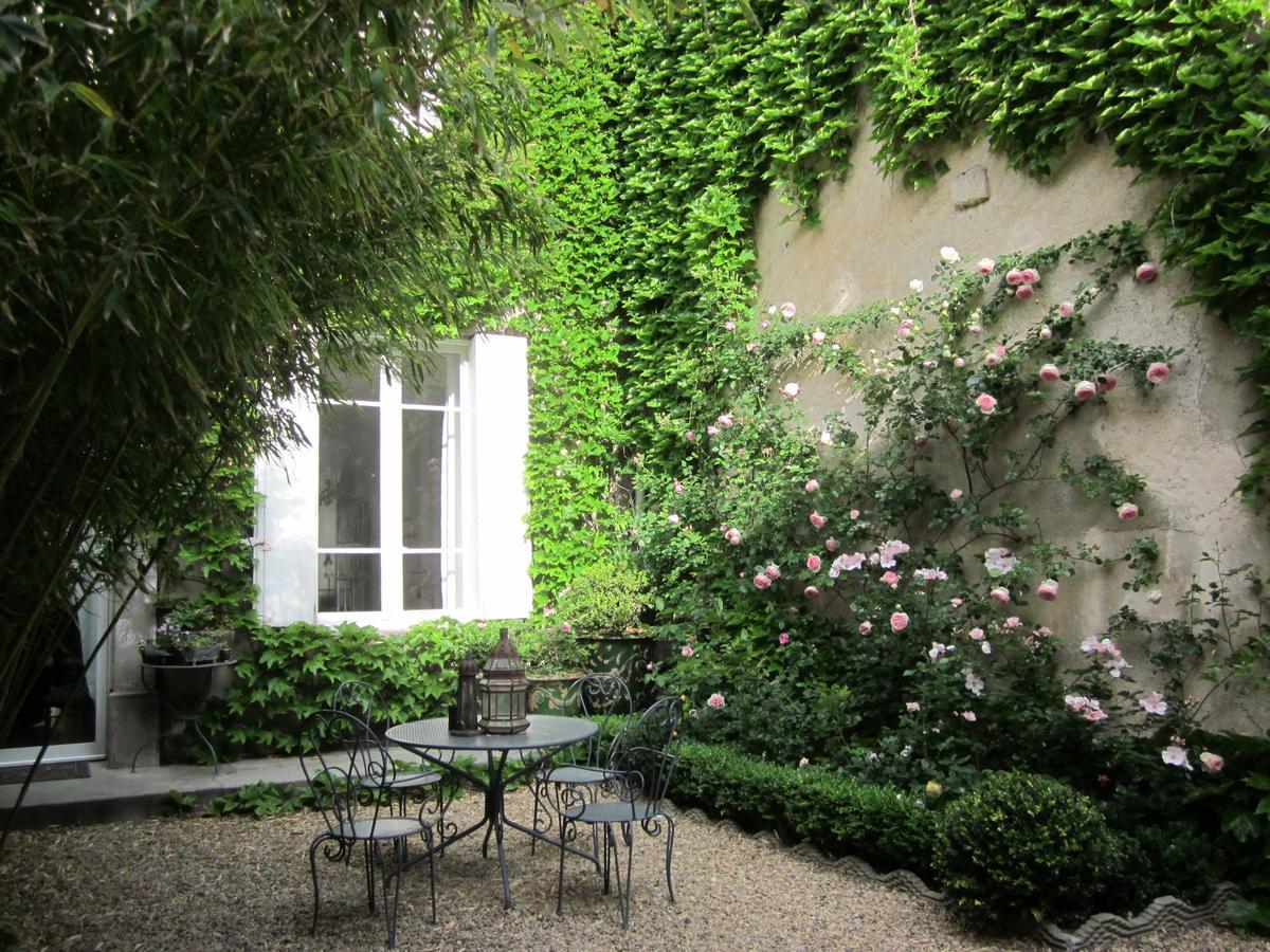 Le Logis Blanc Bed&Breakfast Coursan Eksteriør billede